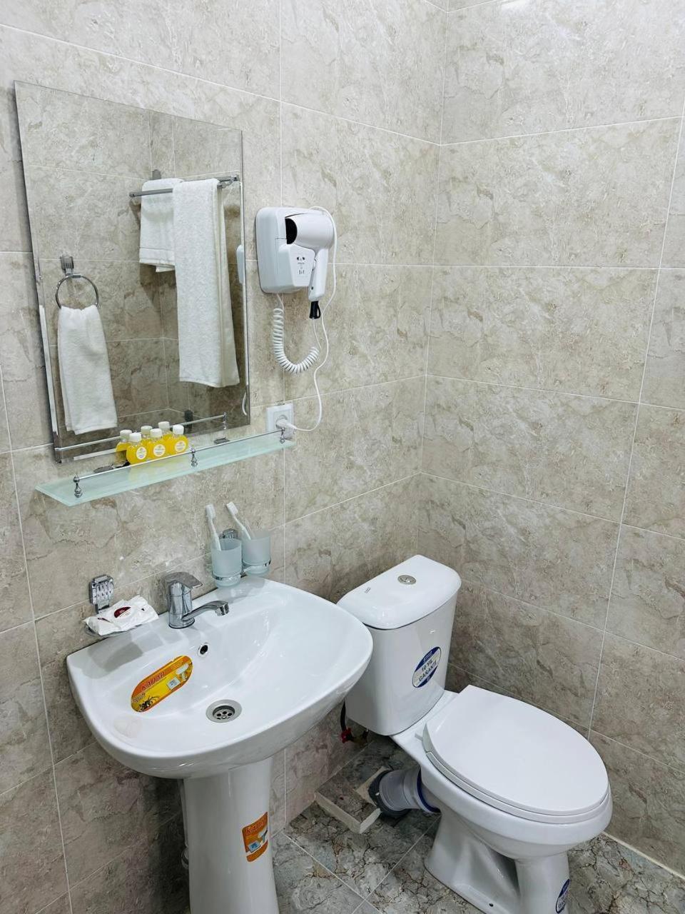 Art Inn Hotel Tashkent Bagian luar foto